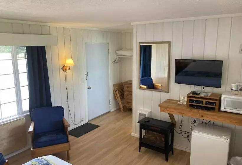 Tillicum Beach Motel   Formerly Deane S Oceanfront Lodge