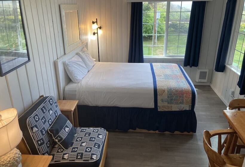 Tillicum Beach Motel   Formerly Deane S Oceanfront Lodge