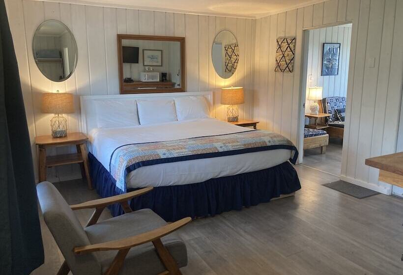 Tillicum Beach Motel   Formerly Deane S Oceanfront Lodge