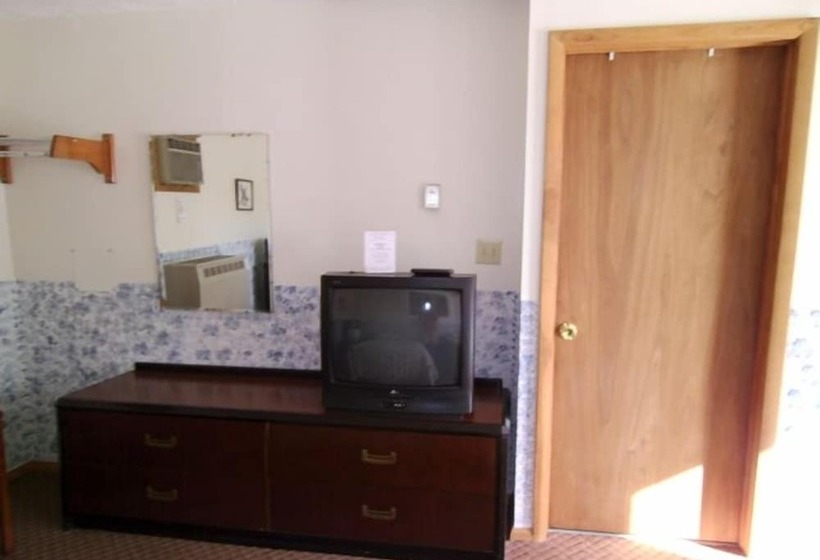 Мотель Hillsboro Inn & Suites