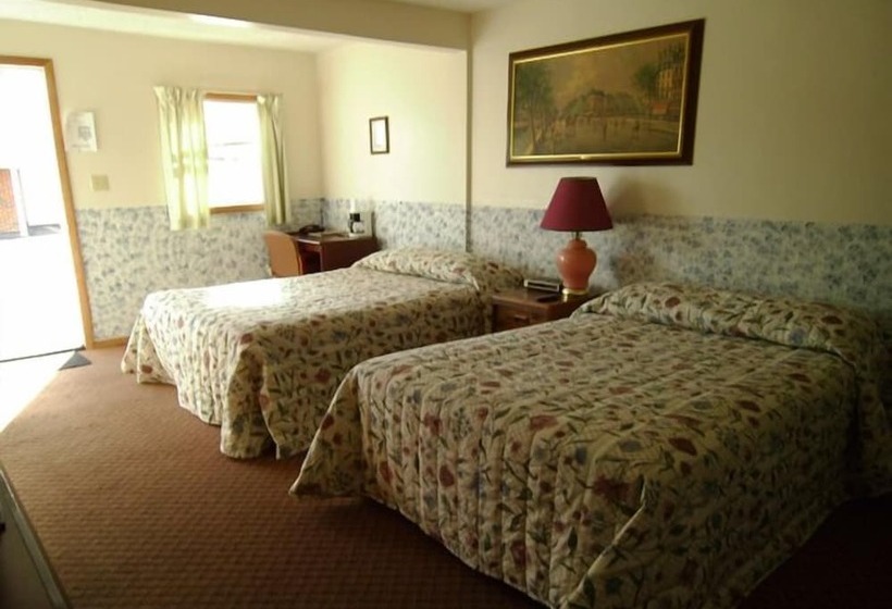 Мотель Hillsboro Inn & Suites