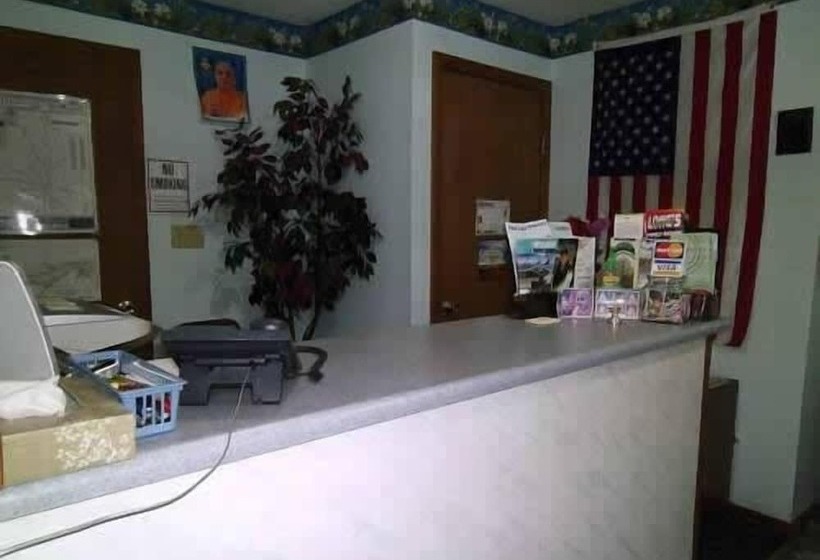 Мотель Hillsboro Inn & Suites