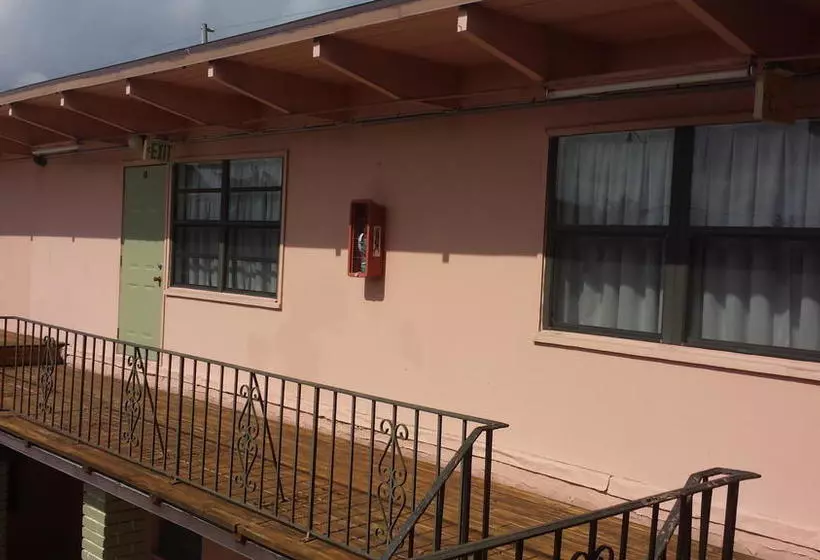 Helen Apartments & Motel