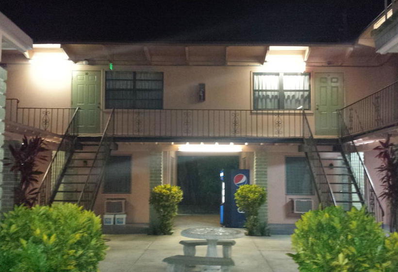 Helen Apartments & Motel