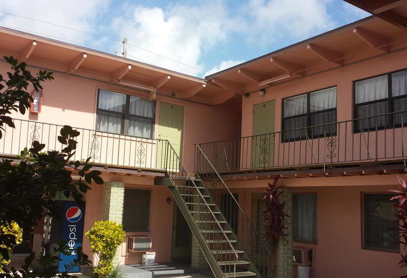 Helen Apartments & Motel