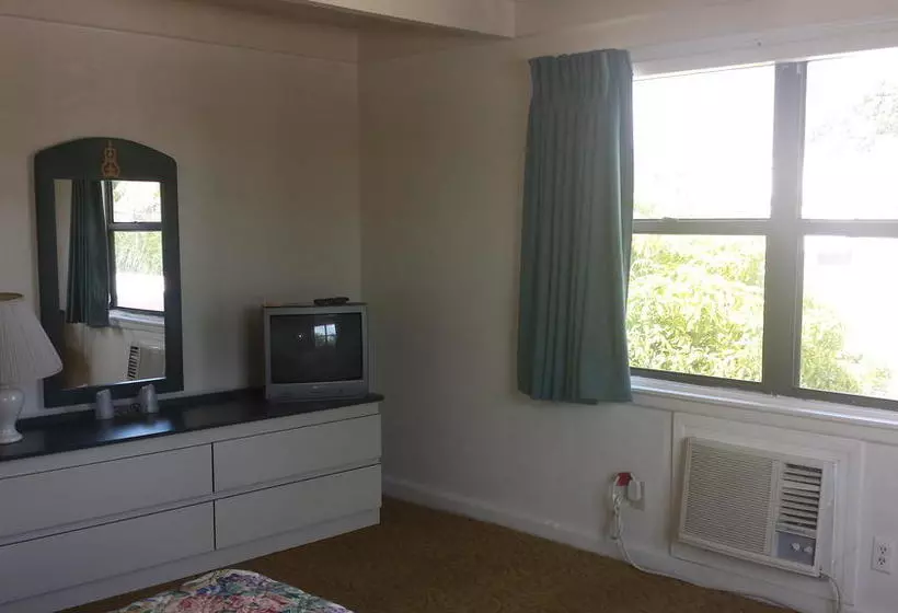 Helen Apartments & Motel