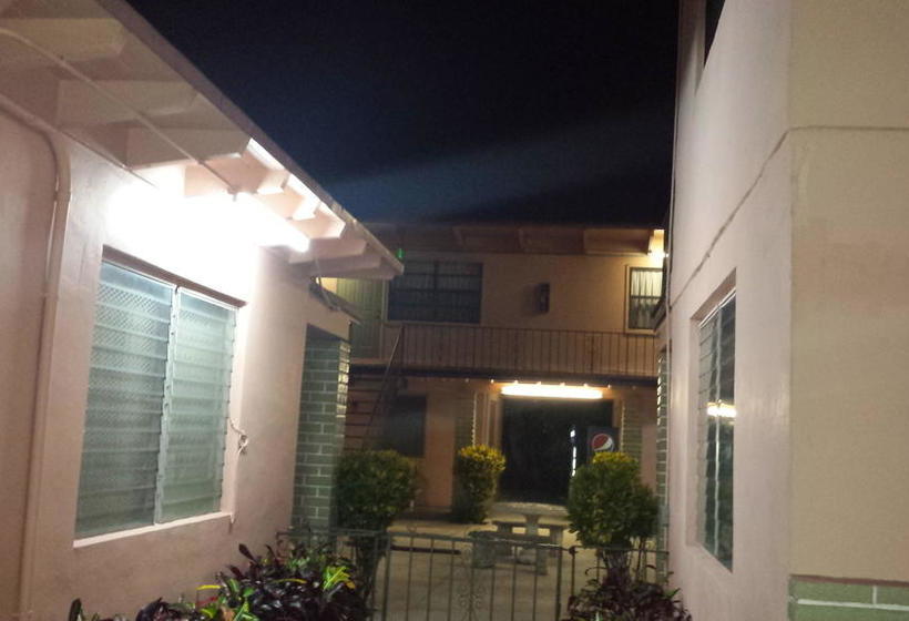 Helen Apartments & Motel