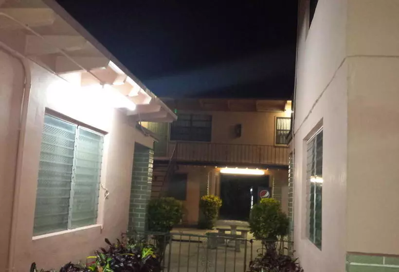 Helen Apartments & Motel