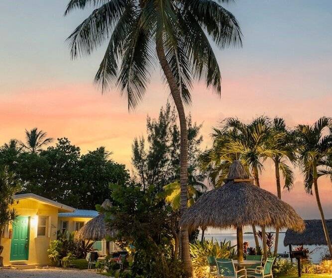 Отель Bay Harbor Lodge