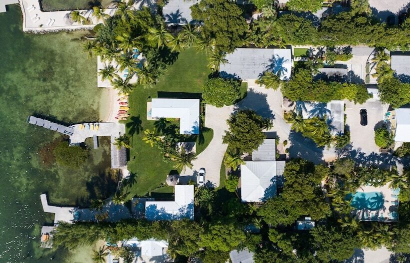 Отель Bay Harbor Lodge