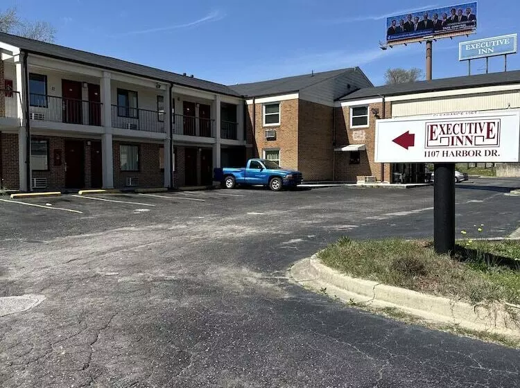Hotelli Executive Inn