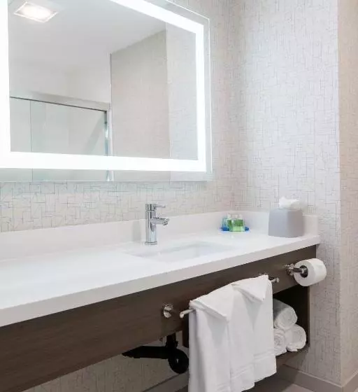 هتل Holiday Inn Express & Suites   Lake Forest, An Ihg