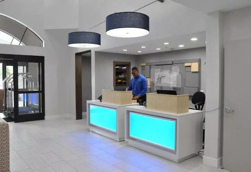 هتل Holiday Inn Express & Suites   Lake Forest, An Ihg