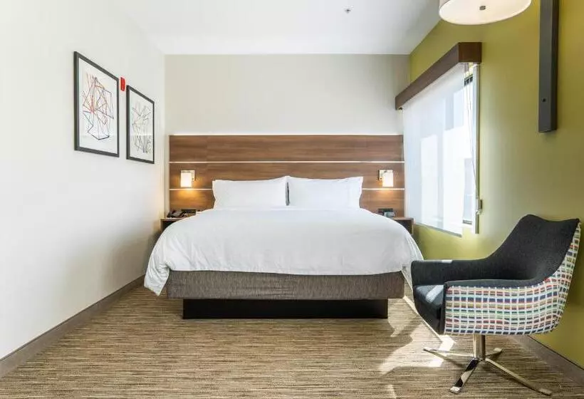 هتل Holiday Inn Express & Suites   Lake Forest, An Ihg