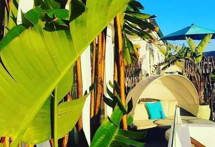 Hotelli Pier View Suites