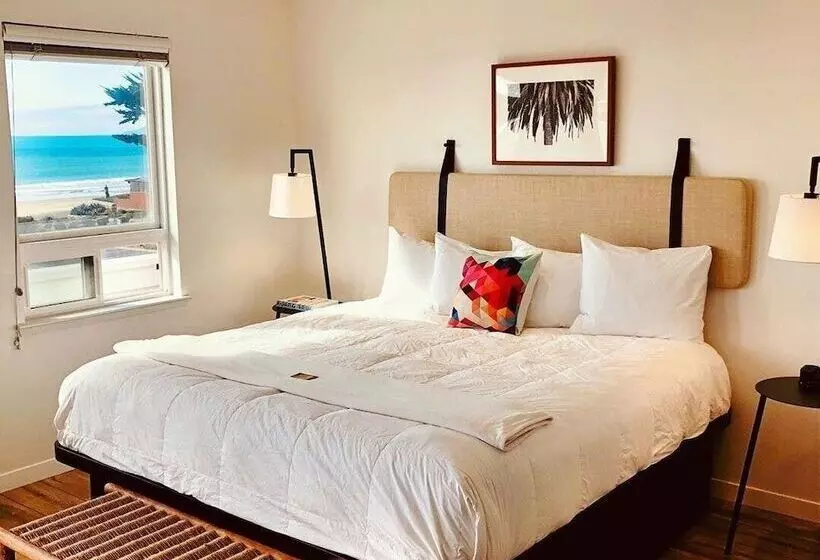 Hotelli Pier View Suites