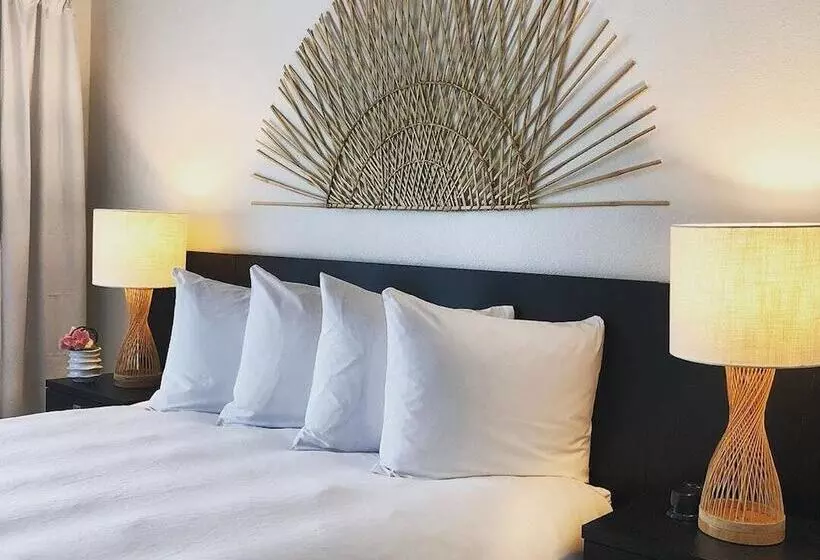 Hotelli Pier View Suites