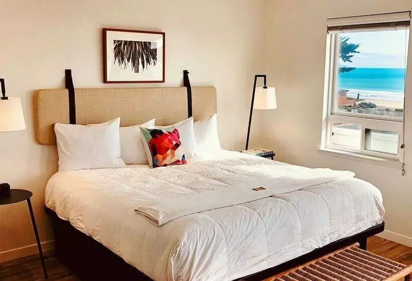 Hotelli Pier View Suites