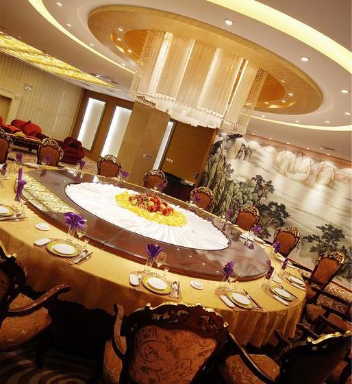 Отель Plaza Holiday Inn Jiayuguan