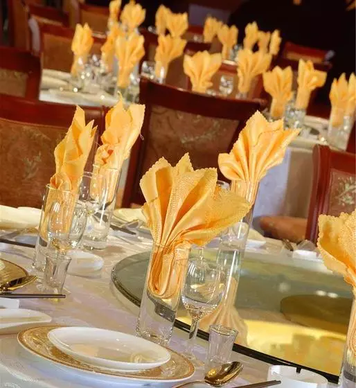 هتل Plaza Holiday Inn Jiayuguan