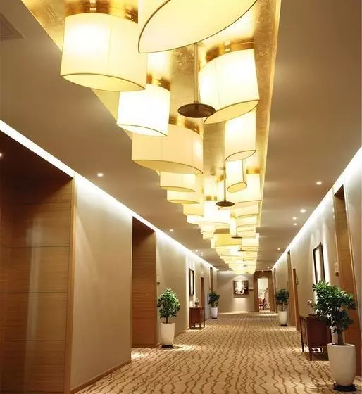 هتل Plaza Holiday Inn Jiayuguan