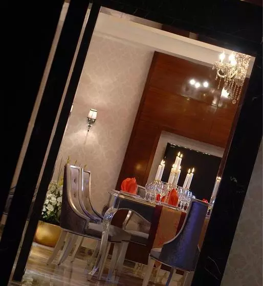 هتل Plaza Holiday Inn Jiayuguan