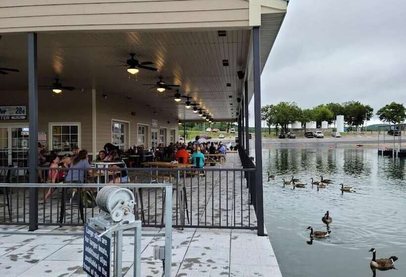 Szálloda Port Of Kimberling Marina & Resort