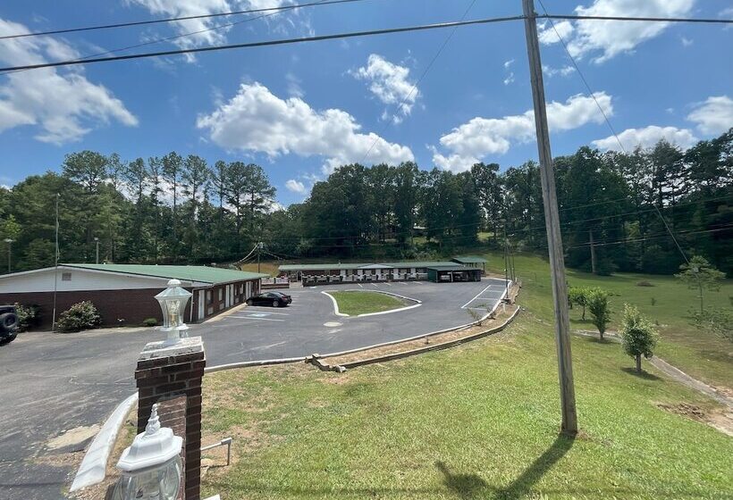 モーテル Pinetree Inn