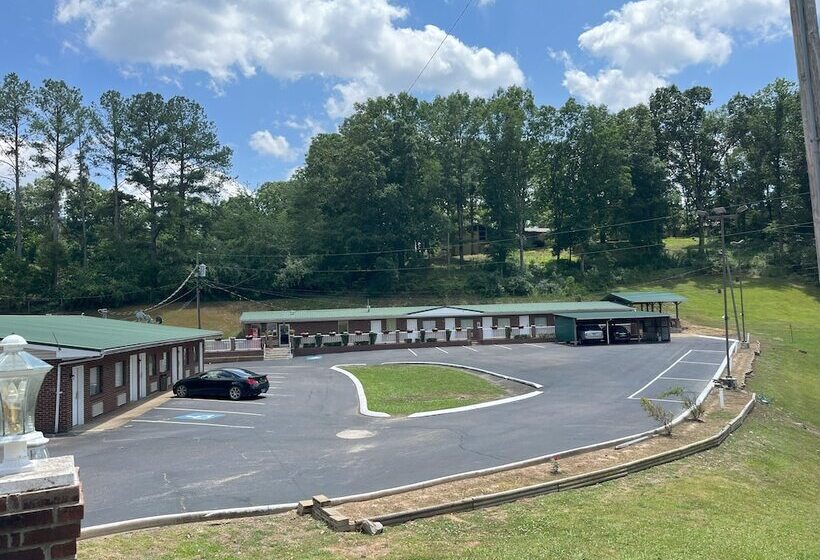 モーテル Pinetree Inn