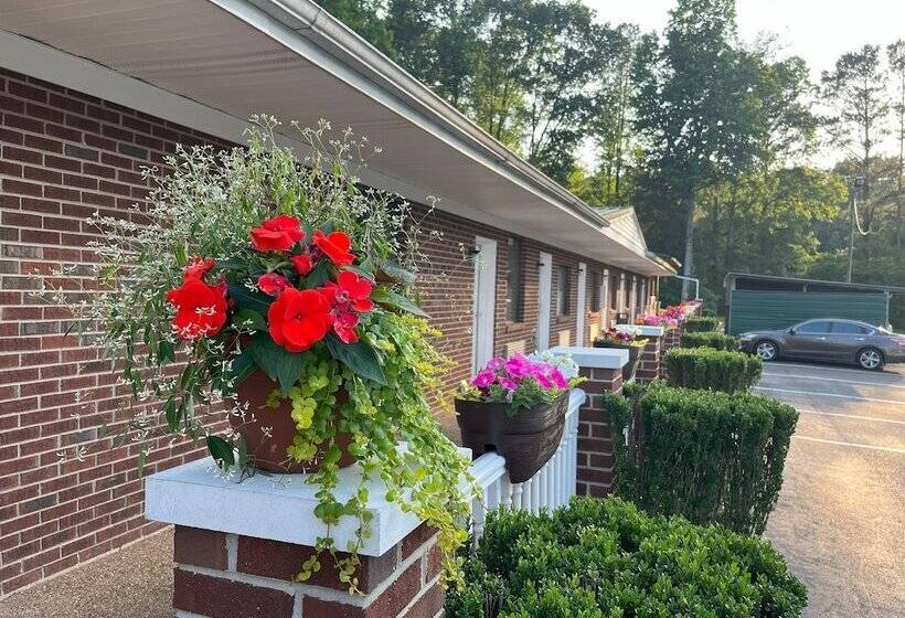 モーテル Pinetree Inn