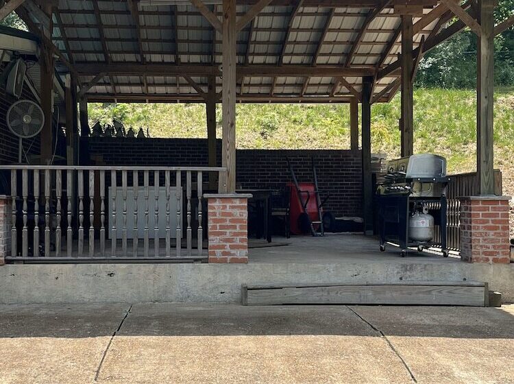 モーテル Pinetree Inn