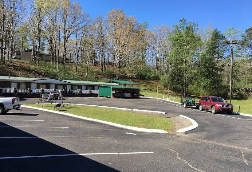 モーテル Pinetree Inn