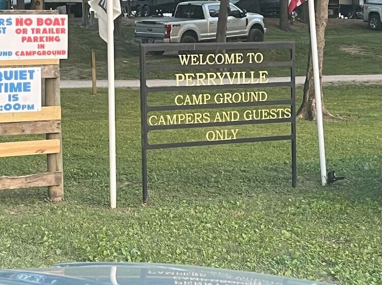 モーテル Pinetree Inn