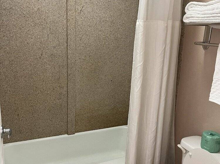 モーテル Pinetree Inn