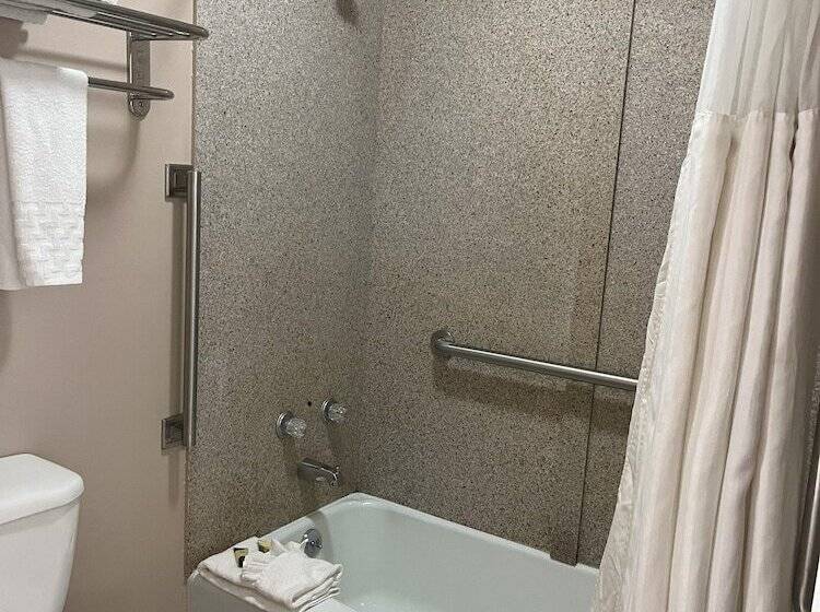 モーテル Pinetree Inn