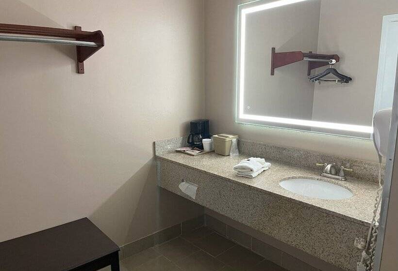 モーテル Pinetree Inn