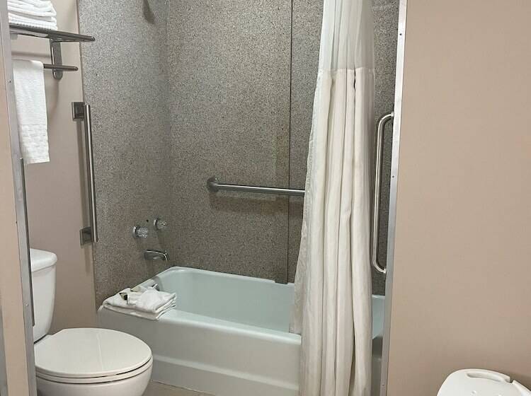 モーテル Pinetree Inn