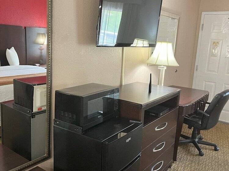 モーテル Pinetree Inn