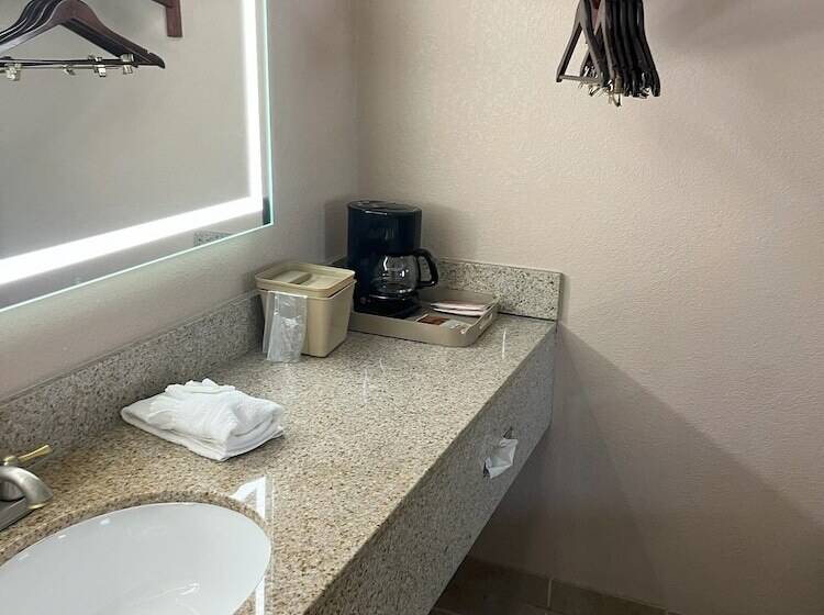 モーテル Pinetree Inn