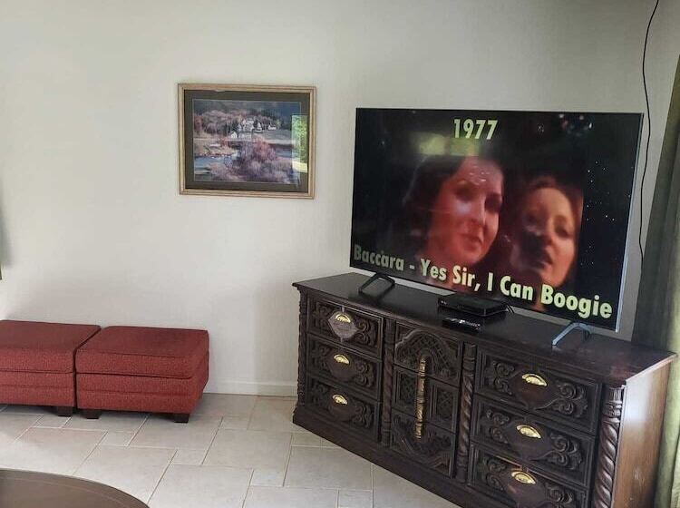 モーテル Pinetree Inn