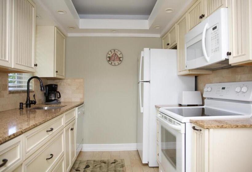 منتجع Royal Flamingo Villas