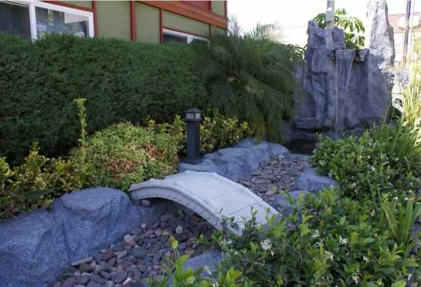 Royal Pagoda Motel Dodger Stadium