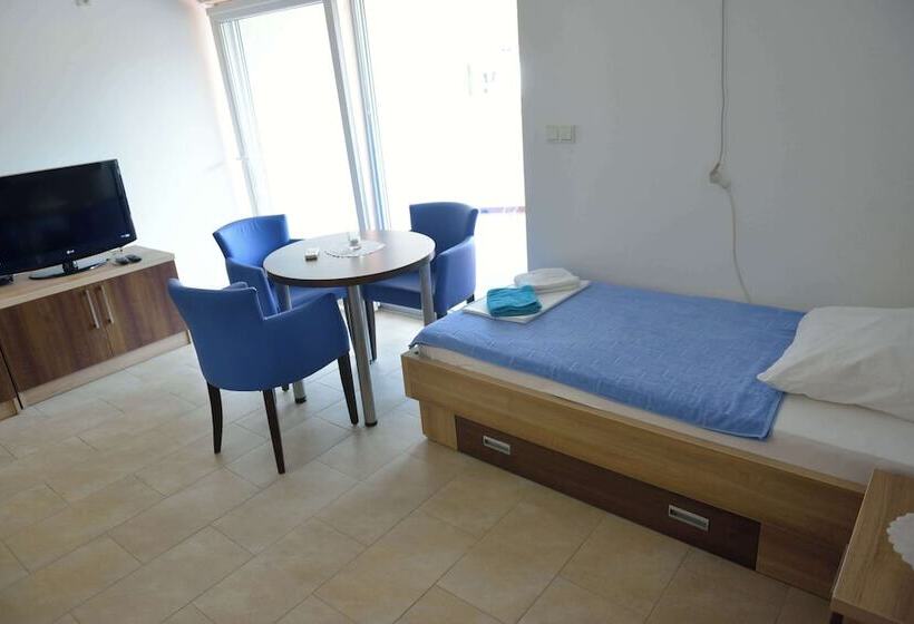 هتل Belvedere Apartments With Seaview