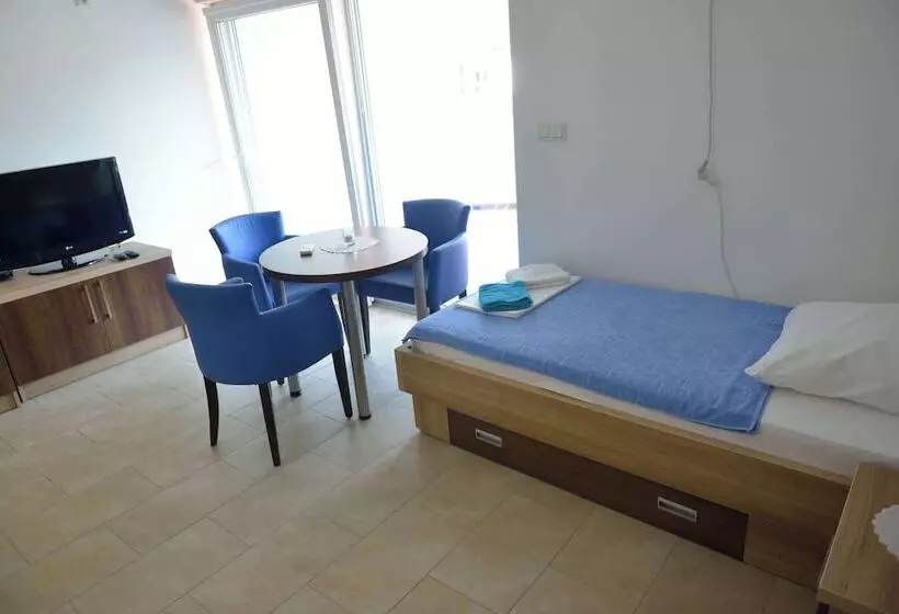 هتل Belvedere Apartments With Seaview