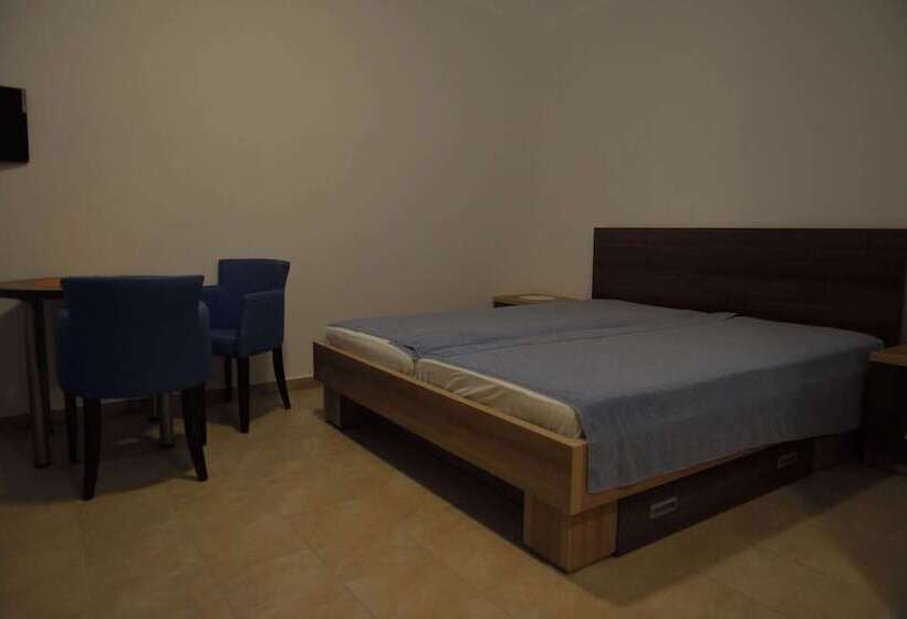 هتل Belvedere Apartments With Seaview