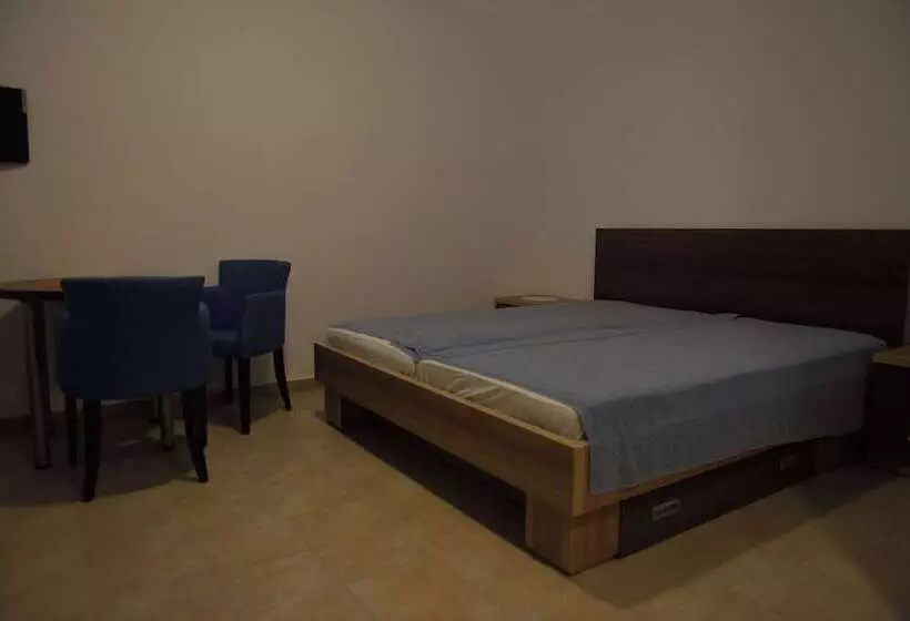 هتل Belvedere Apartments With Seaview