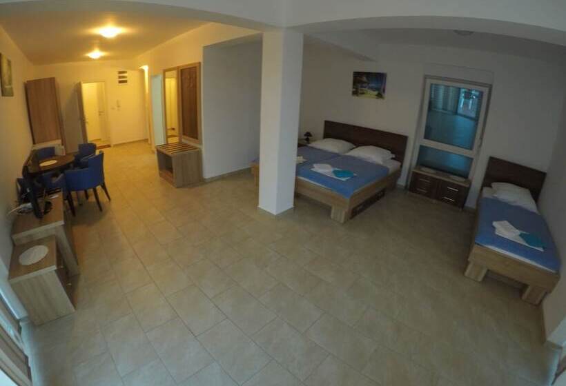 هتل Belvedere Apartments With Seaview