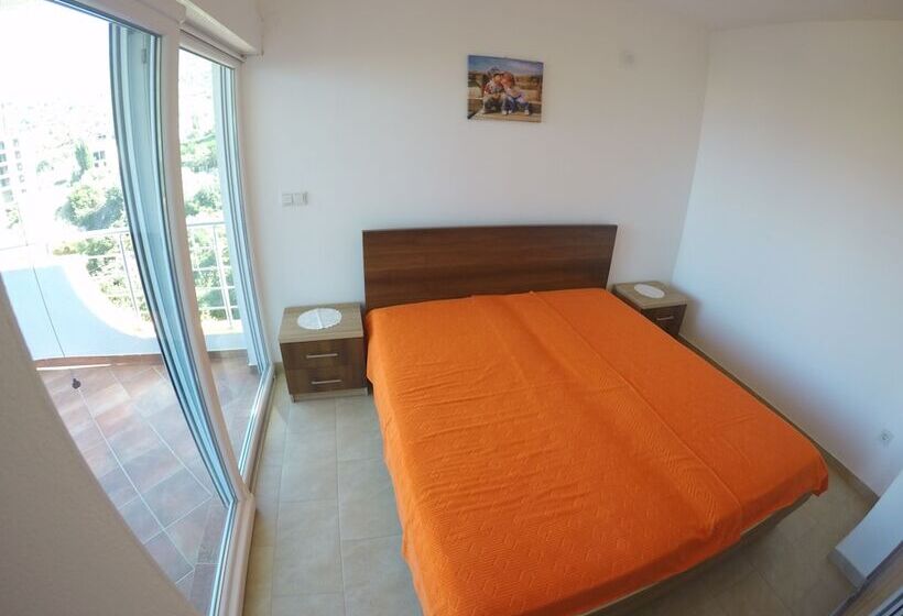 هتل Belvedere Apartments With Seaview