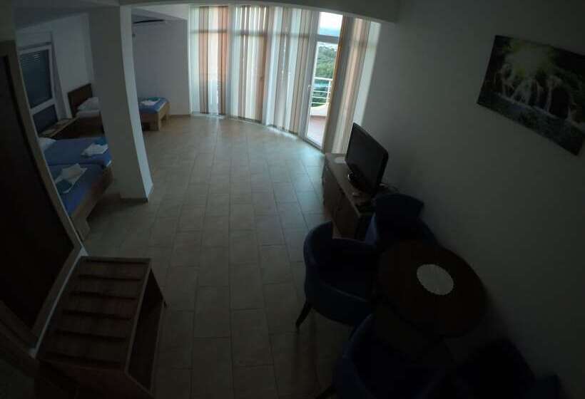 هتل Belvedere Apartments With Seaview