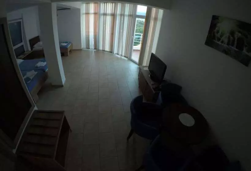 هتل Belvedere Apartments With Seaview